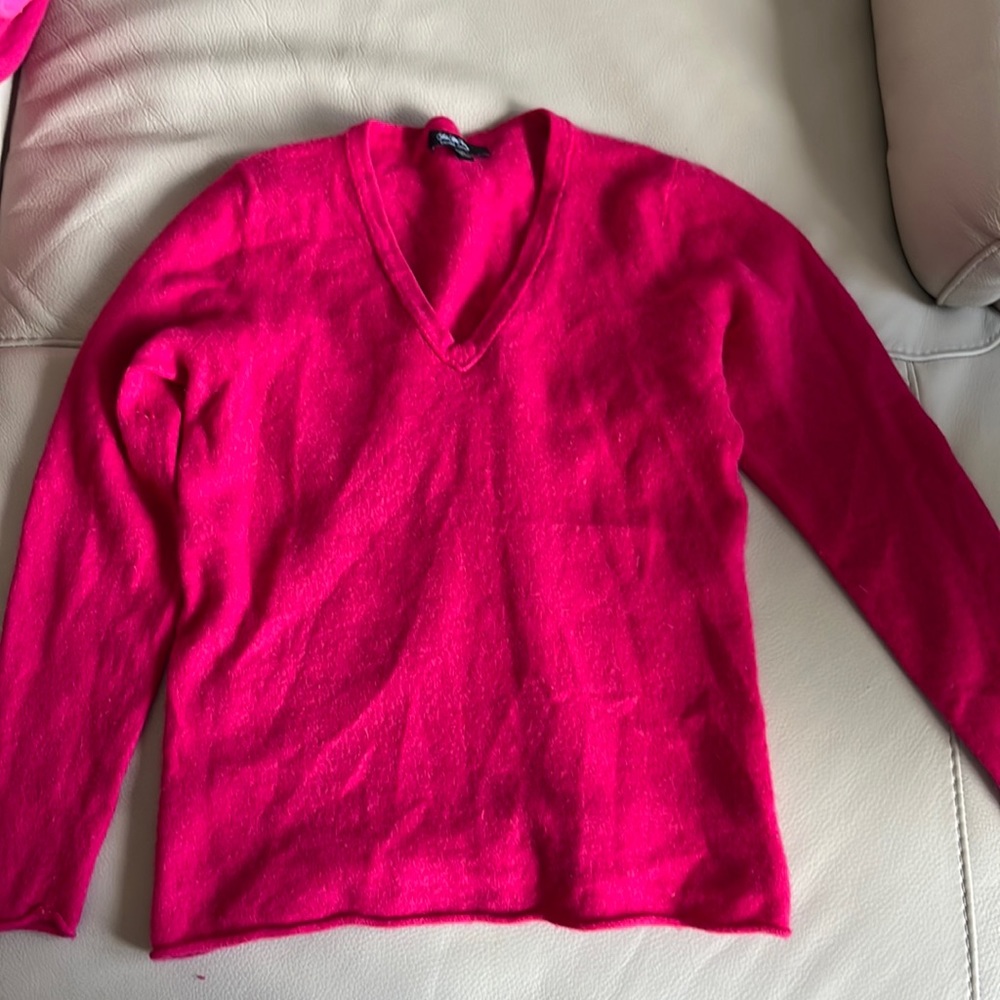 Saks off fifth cashmere V-neck sweater